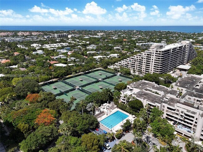 Building Photo - 161 Crandon Blvd