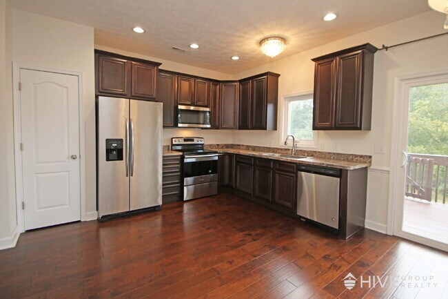 Building Photo - Modern 3BR Townhouse with Private Backyard – Ready to Rent!