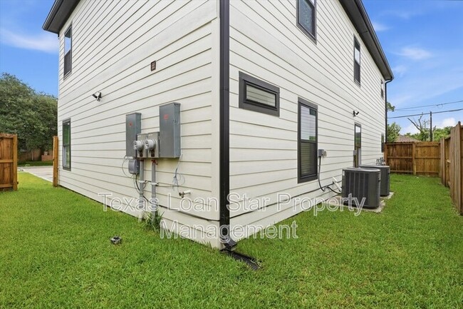 Building Photo - 3107 Grassmere St