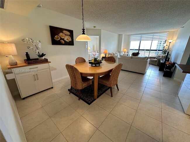Building Photo - 3530 Mystic Pointe Dr