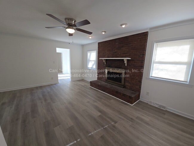 Building Photo - 1805 Falconhurst Dr