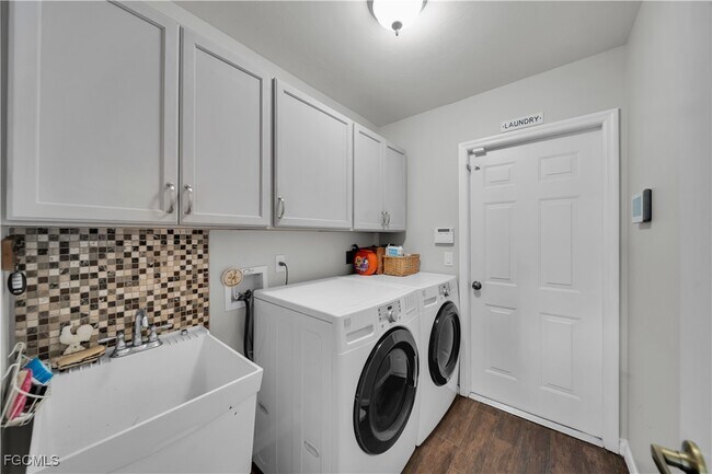 Building Photo - 1811 NE 5th Terrace