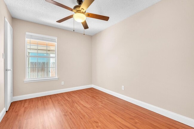 Building Photo - Updated Home in Convenient Location