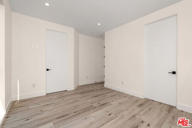 Building Photo - 15328 Weddington St
