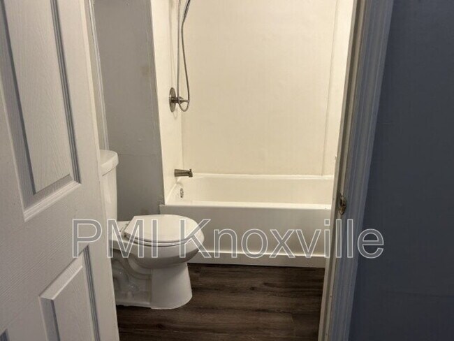 Building Photo - 417 Landau Dr
