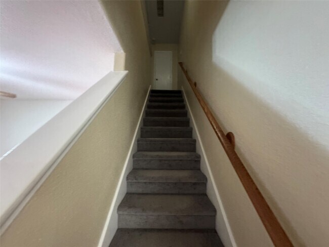 Building Photo - 13303 Ridgewood Knoll Ln