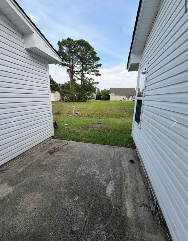 Building Photo - North Wilmington/ground floor patio home/two bedrooms. North Chase/Laney High school area.