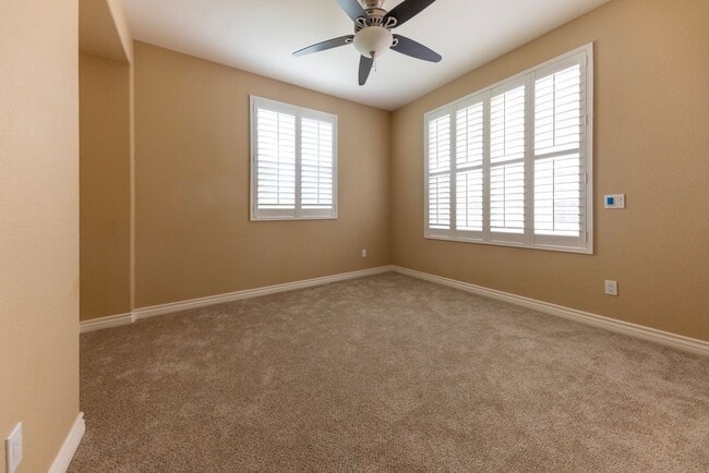 Building Photo - Beautiful 4 Bedroom 4 Bath House with Pool & Spa in Arroyo Vista