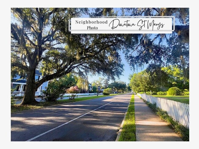 Building Photo - 208 Bartlett St