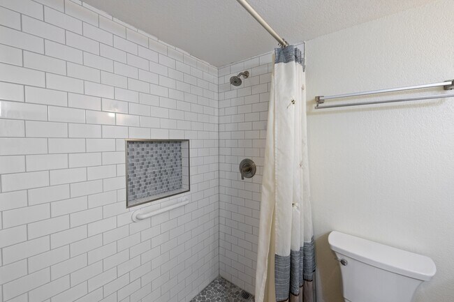 Building Photo - 777 Saturn Dr