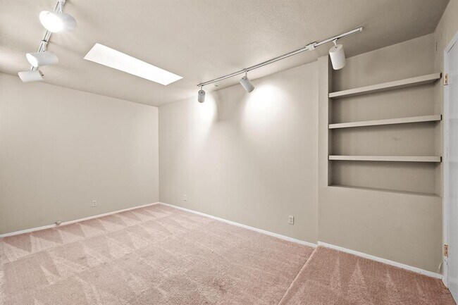 Building Photo - 6511 Lancret Hill Dr