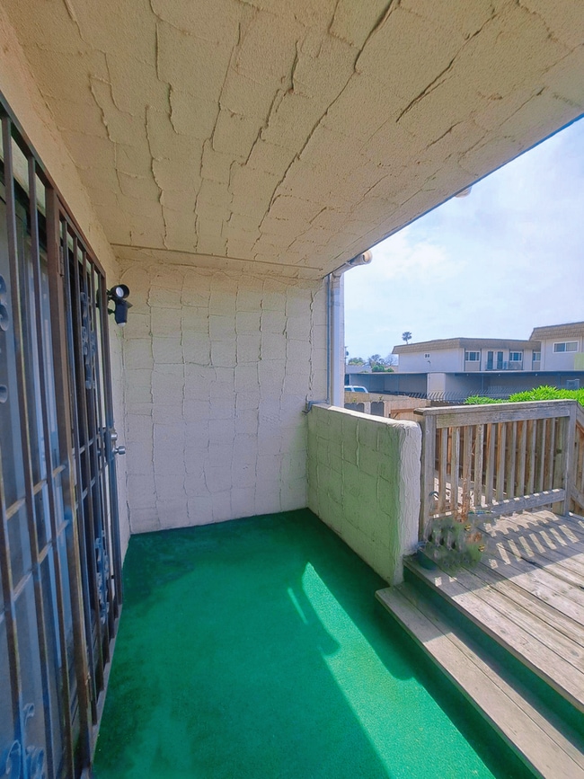 Building Photo - Beautiful 2 Bedroom Condominium Near Fashi...