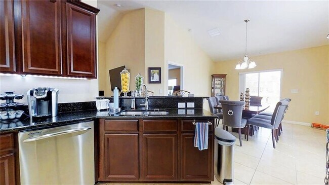 Building Photo - 1296 Lexington Manor SW
