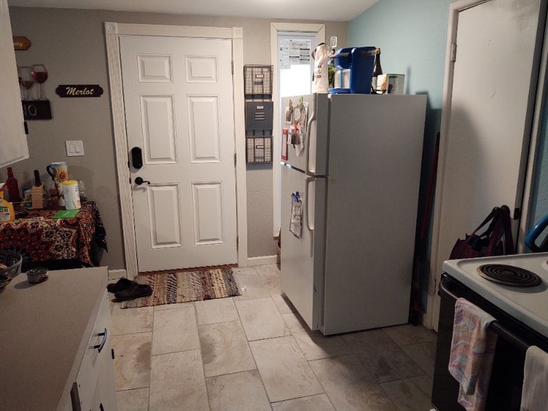 Building Photo - 635 W 25th St