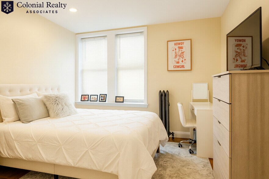 Building Photo - 64 Egmont St