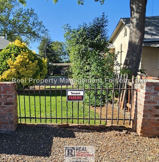Building Photo - Cozy 1 Bedroom 1 Bath in Historic Folsom