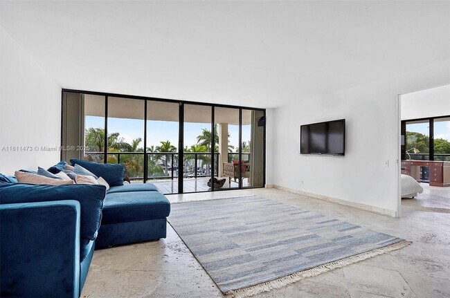 Building Photo - 2575 S Bayshore Dr