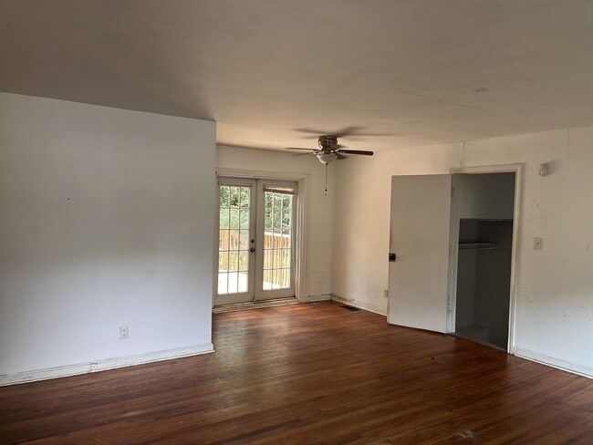 Building Photo - 408 Murat St