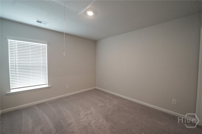 Building Photo - 109 Binscombe Ln