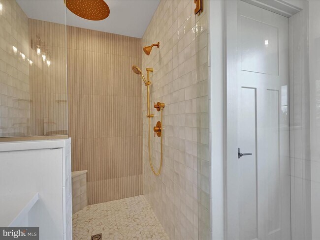 Building Photo - 4 Bed 3.5 Bath Brand New Custom Home in East Petersburg