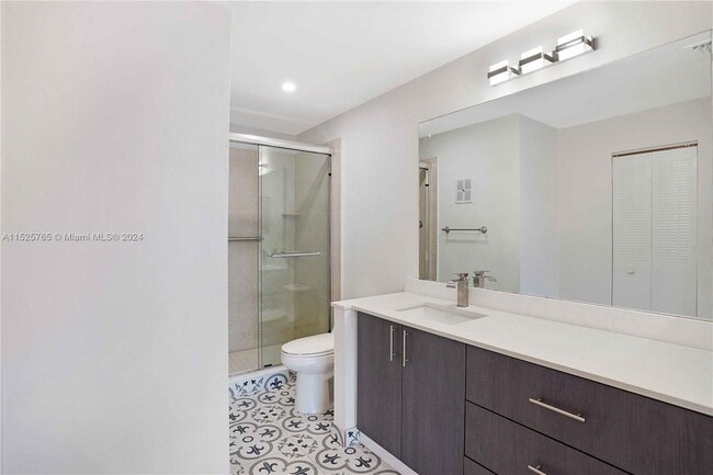 Building Photo - 701 E Coco Plum Cir