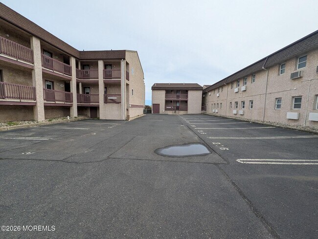 Building Photo - 1008 Ocean Ave