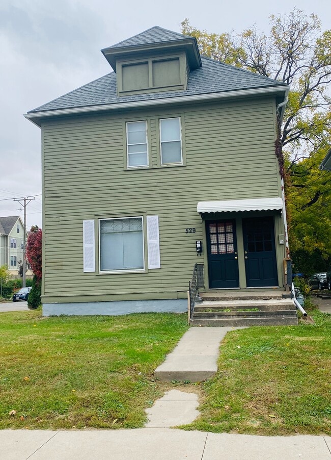 Primary Photo - 529 Iowa Ave