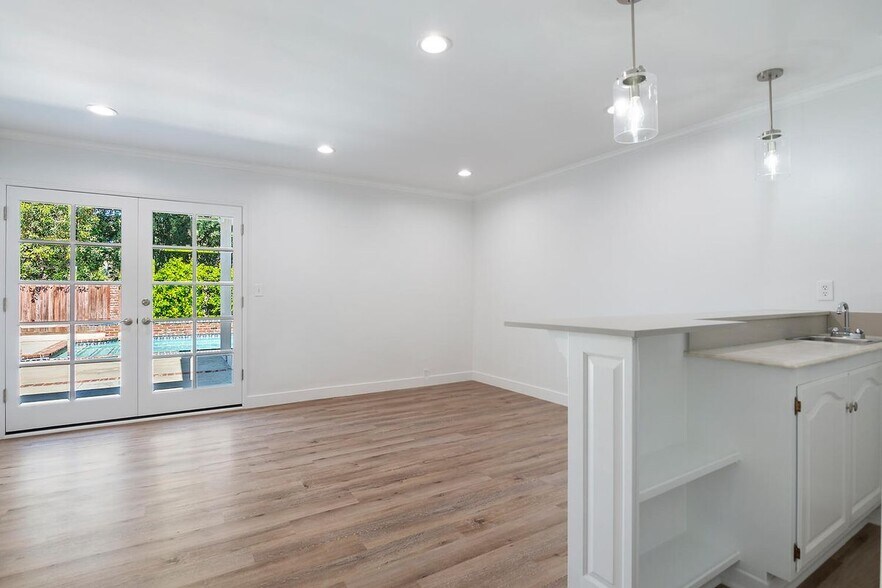Building Photo - 11555 Duque Dr