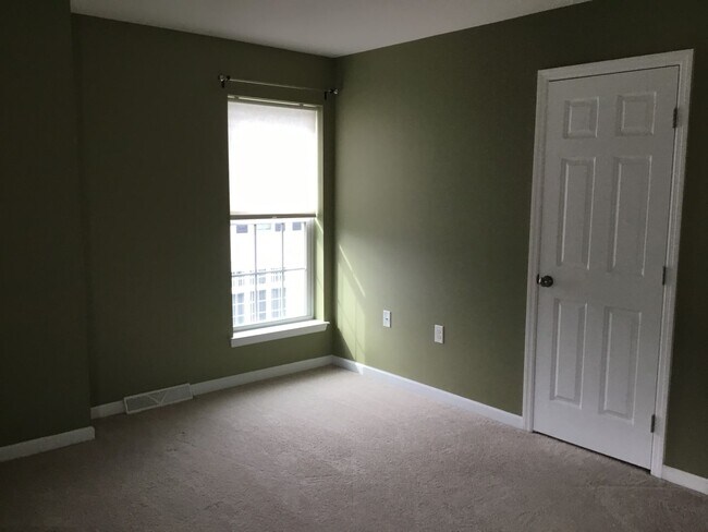 Building Photo - 3030 Meridian Cmns