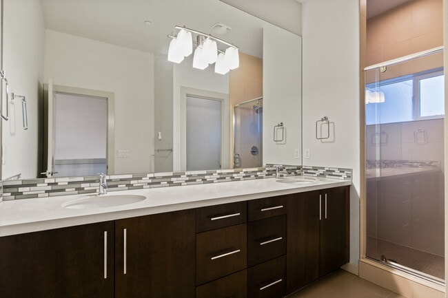 Building Photo - 1624 E Yesler Wy