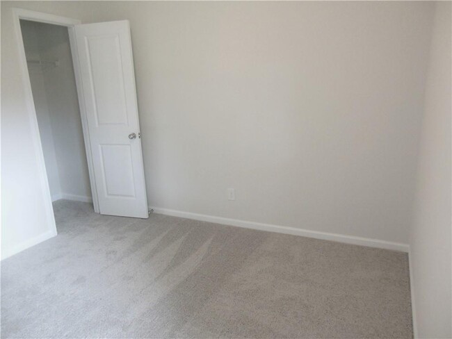 Building Photo - 208 Saddle Brooke Trace