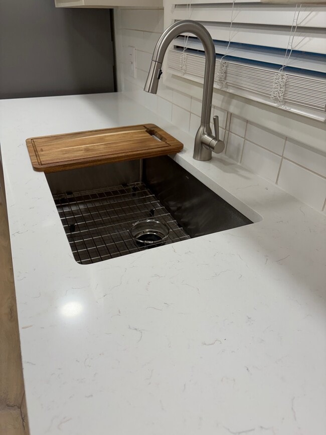 Building Photo - 1411 W Highland St