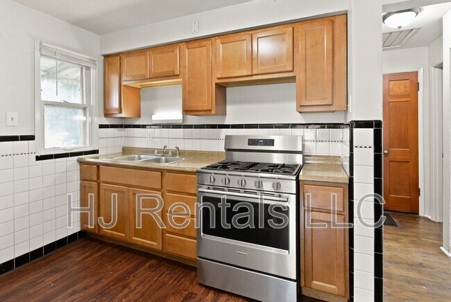 Building Photo - 10139 Cabot Dr
