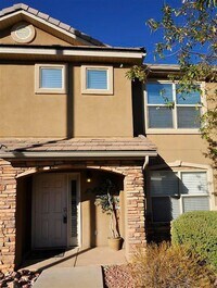 Building Photo - Cute Hidden Valley Townhome!