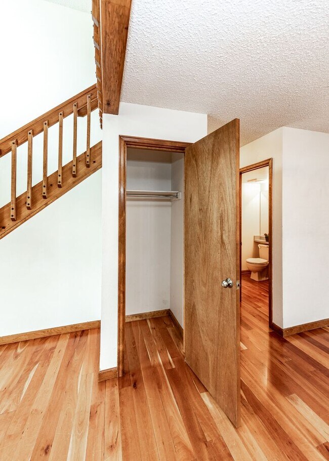 Building Photo - Westside Home in Mt Shadows in D20