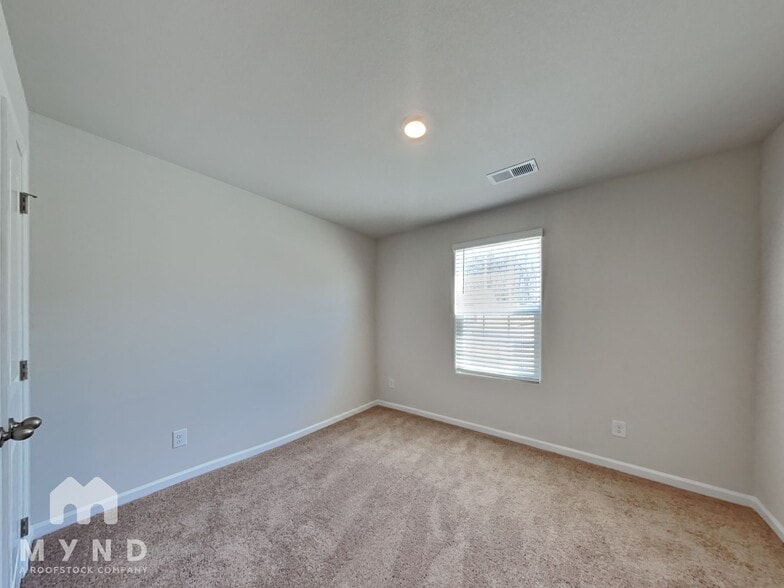 Building Photo - 365 Taverners Ln