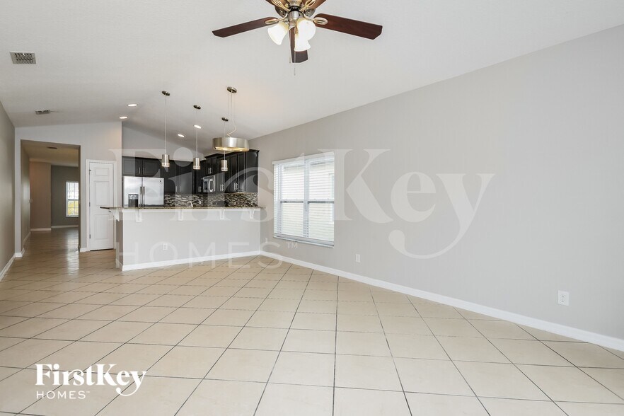 Building Photo - 4781 Rockvale Dr