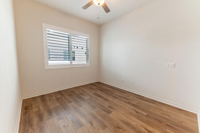 Building Photo - Otay Ranch  3 bd /2 ba Newer Condo w Garage, Laundry + More!