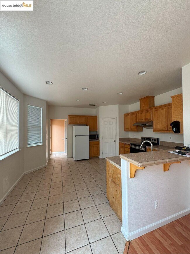 Building Photo - 645 Rockspray Cir
