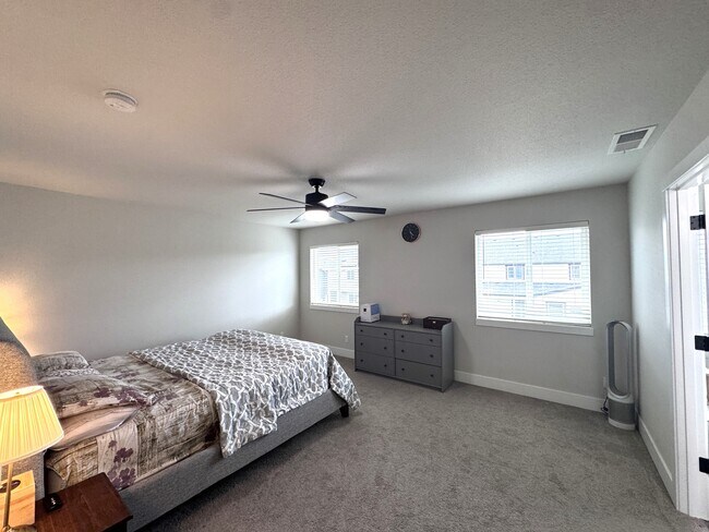 Building Photo - 4078 SE 70th Ave
