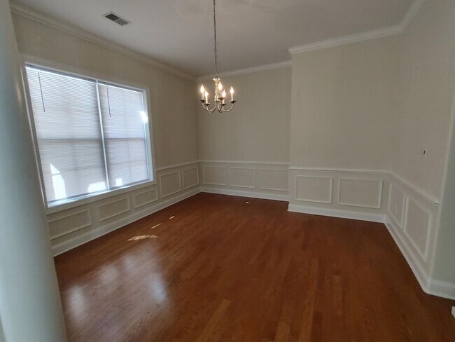 Building Photo - 38 Glencairn Ave