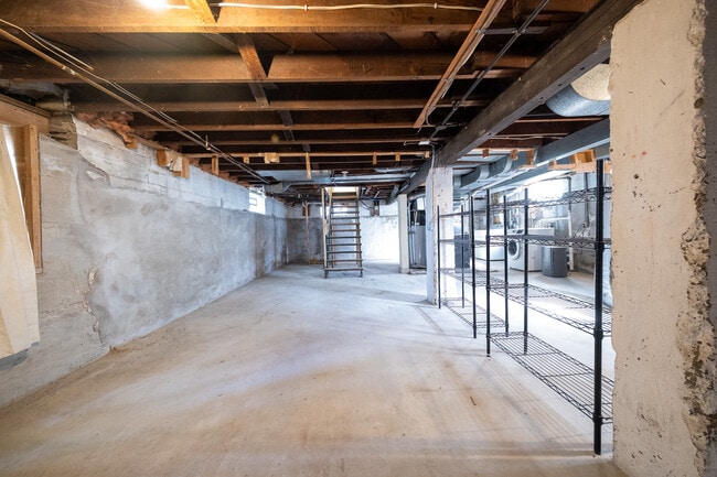 Building Photo - 4958 N Morgan Ave