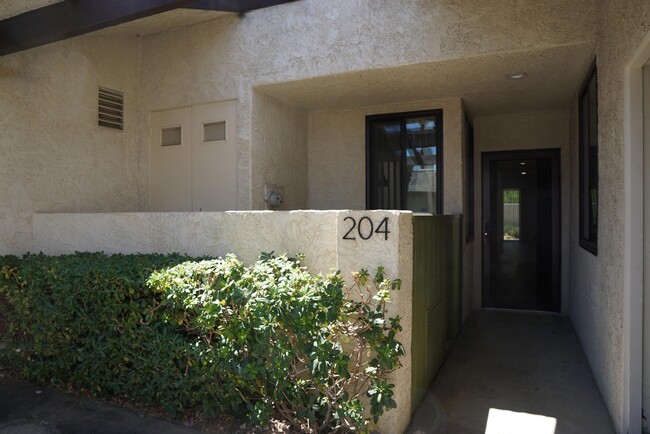 Building Photo - 204 N Hermosa Dr