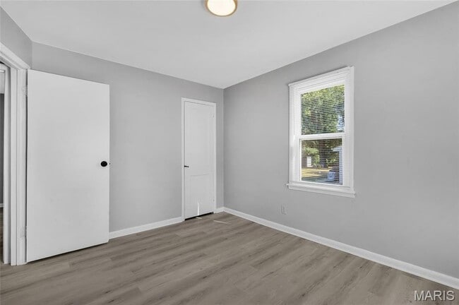 Building Photo - 2809 S River Rd