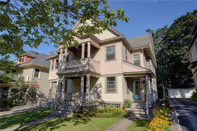 Building Photo - 294 Laburnam Crescent