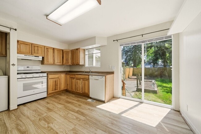 Building Photo - Updated Single-Level Home with Modern Kitchen, Natural Light & Parking