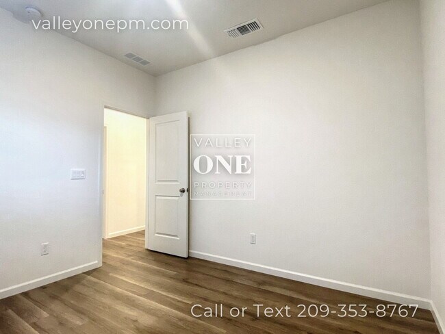 Building Photo - 936 Tipton Ln