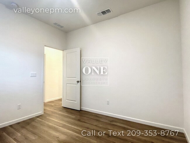 Building Photo - COMING SOON! 4 bedroom, 3 bath, pet-friend...