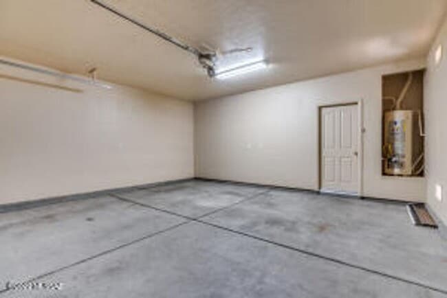 Building Photo - 5913 E Sanderling Dr