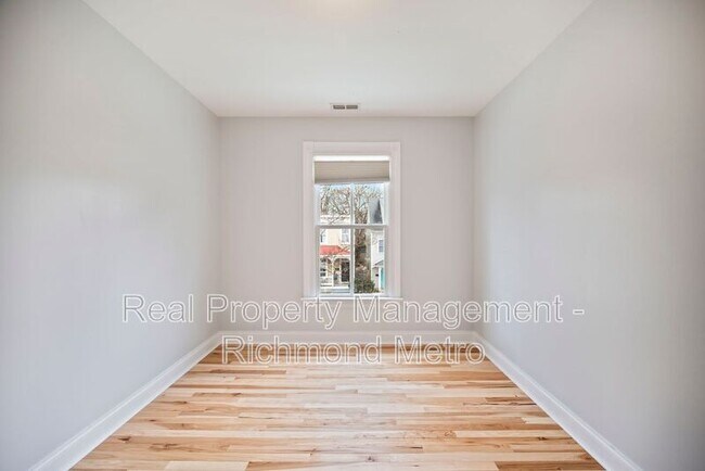 Building Photo - 518 1/2 South Laurel Street